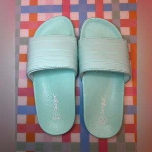 Brand new Girls Cat & Jack Mint Green Slides (Size 2/3)—Never Worn